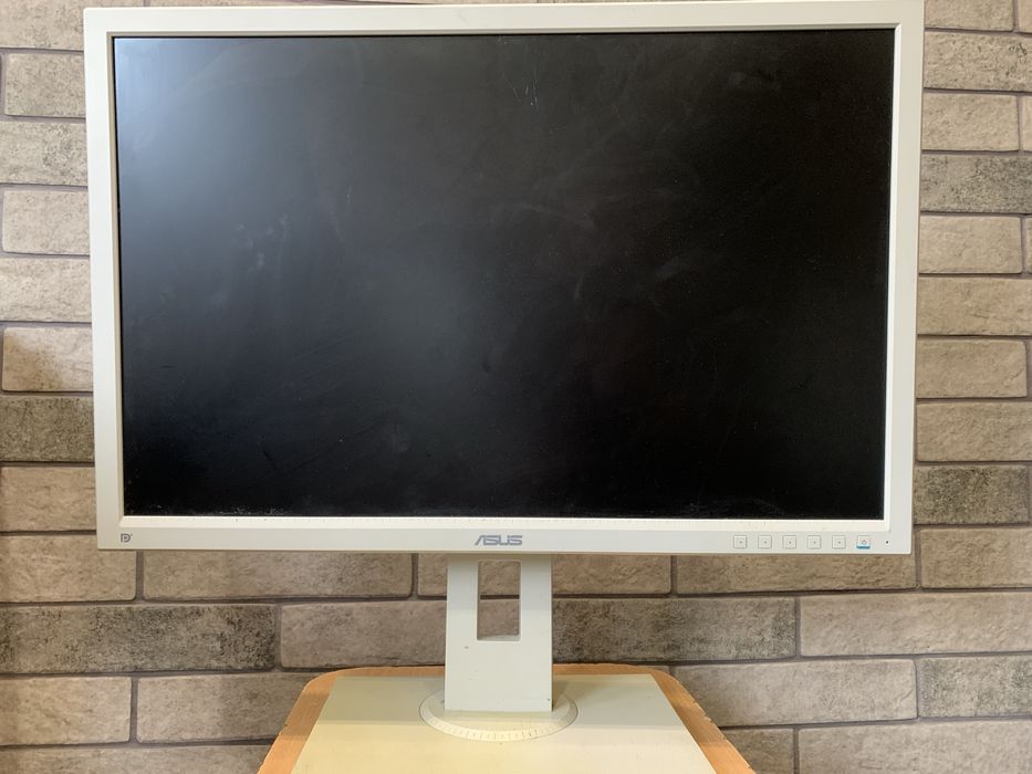 Монітори Asus BE24AQLB-G та LG 24MP55HQ-P биті матриці