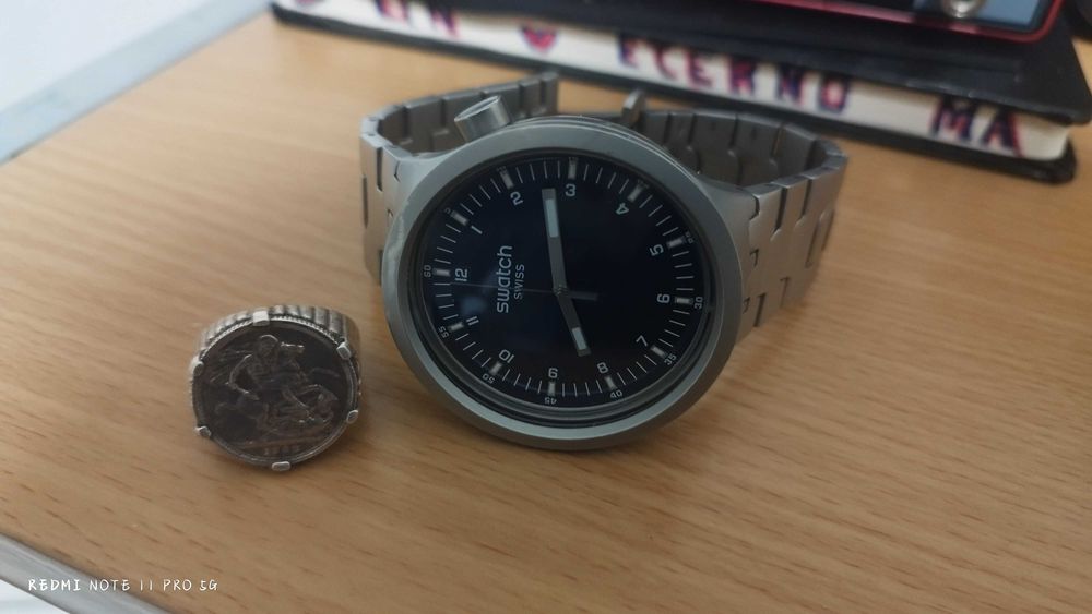 Relógio a venda com anel de presente