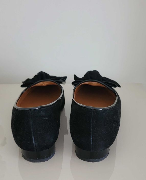 Sapatos completamente novos