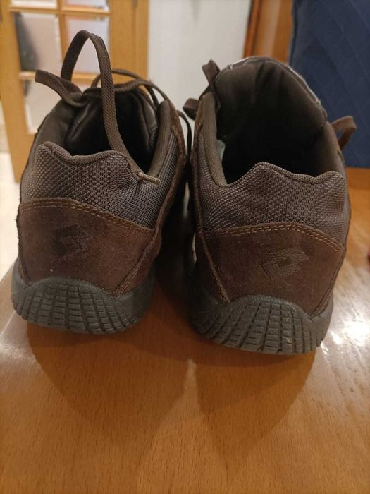 Sapatos desportivos Lotto novos
