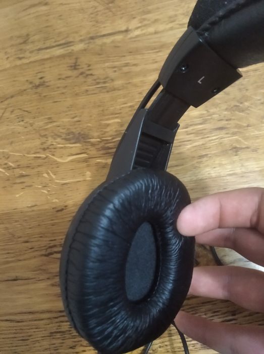 Навушники SVEN.     .