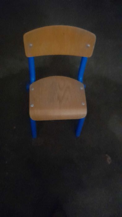 Cadeiras em madeira para criança