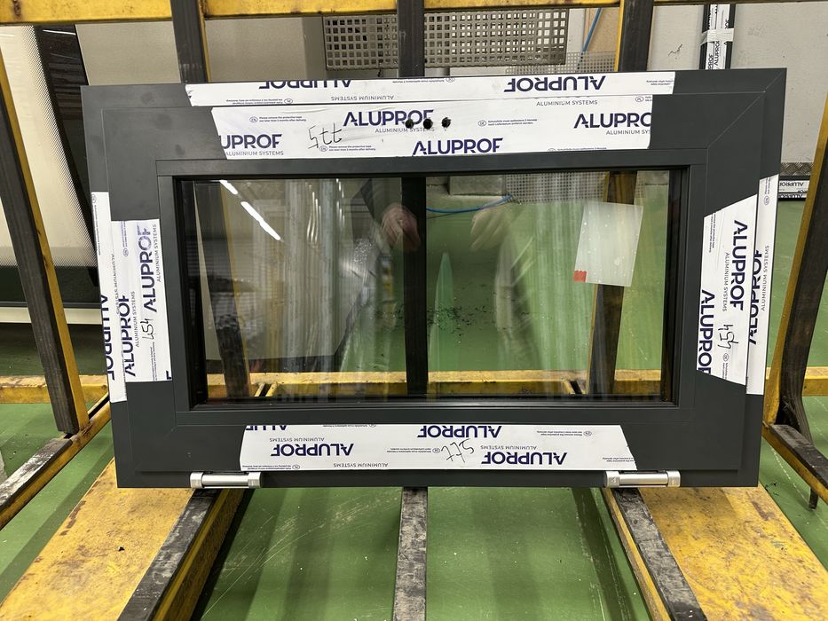 Okno aluminiowe 830x510 antracyt RAL 7016