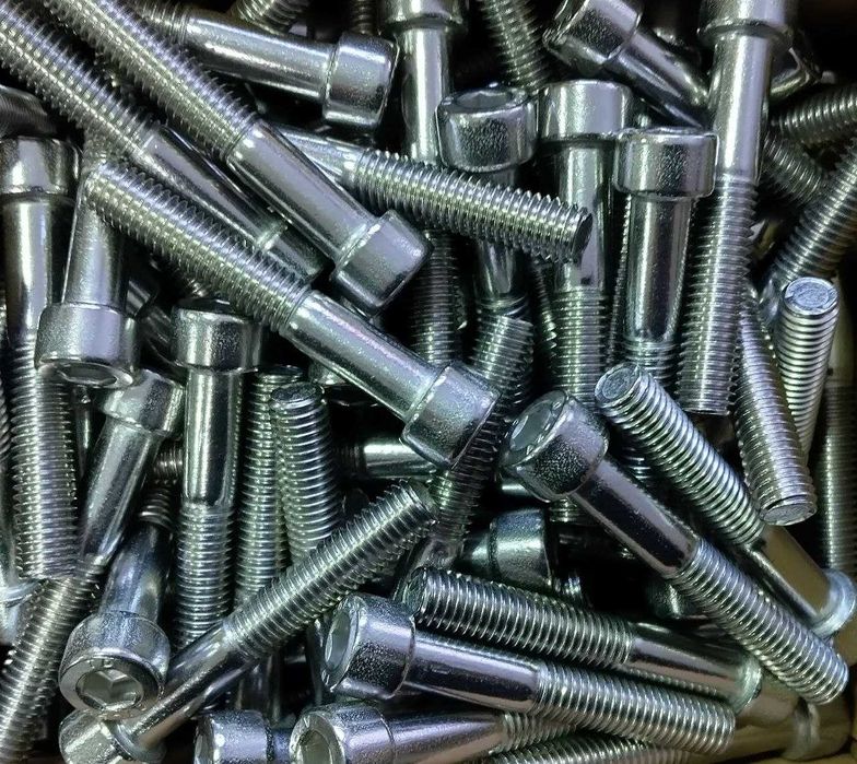 Елементи кріплень сонячного обладнання.сонячних панелей