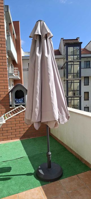 Vende-se um  Guada-sol de Jardim/Terraço com base de apoio