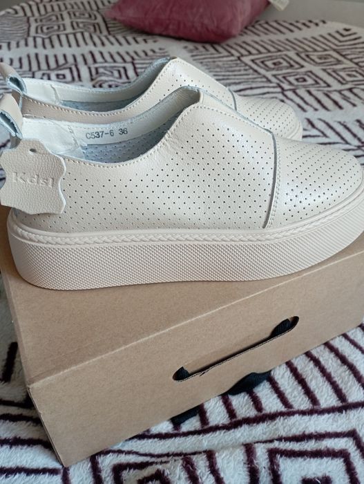 Нові шкіряні сліпони