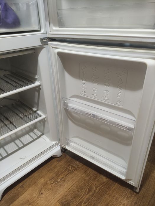 Холодильник Indesit PBAA 34 V D під ремонт