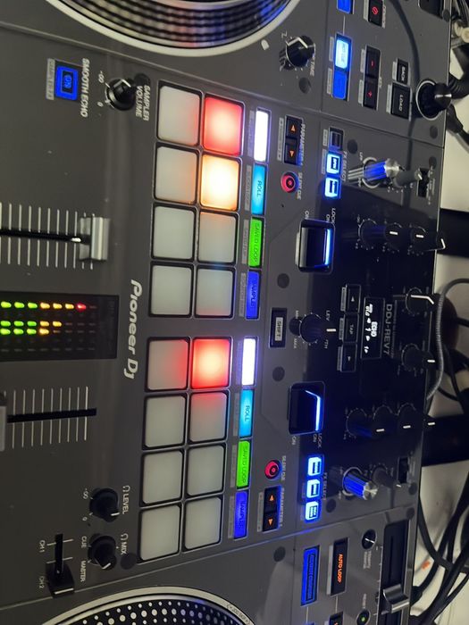 Pioneer REV 7 “ Usado”