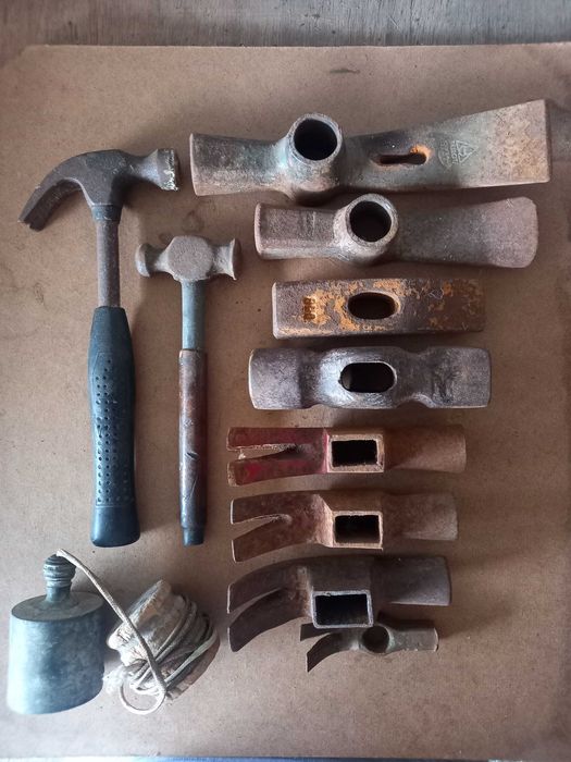 Vendo ferramentas antigas
