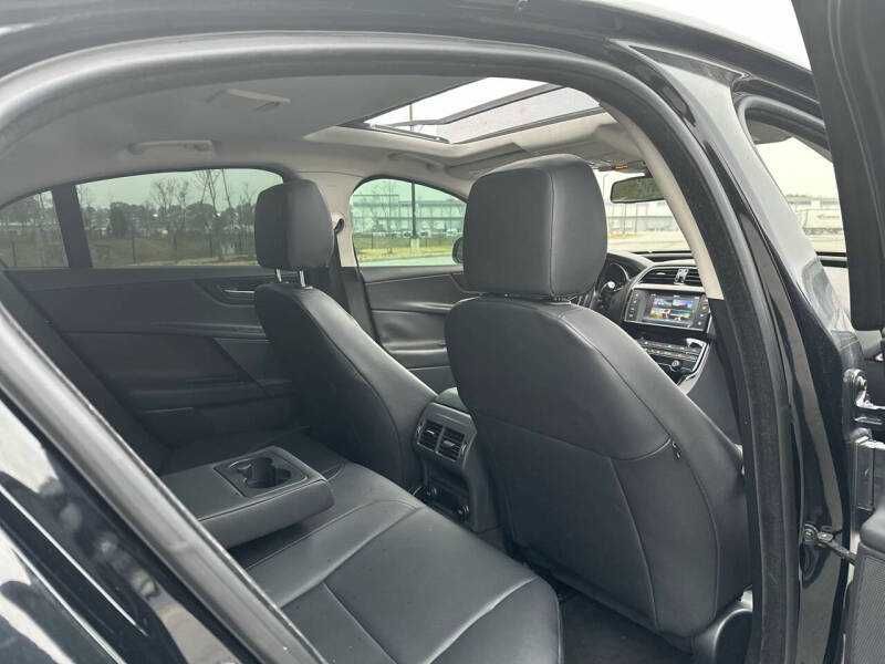 2017 Jaguar XE 2.0L