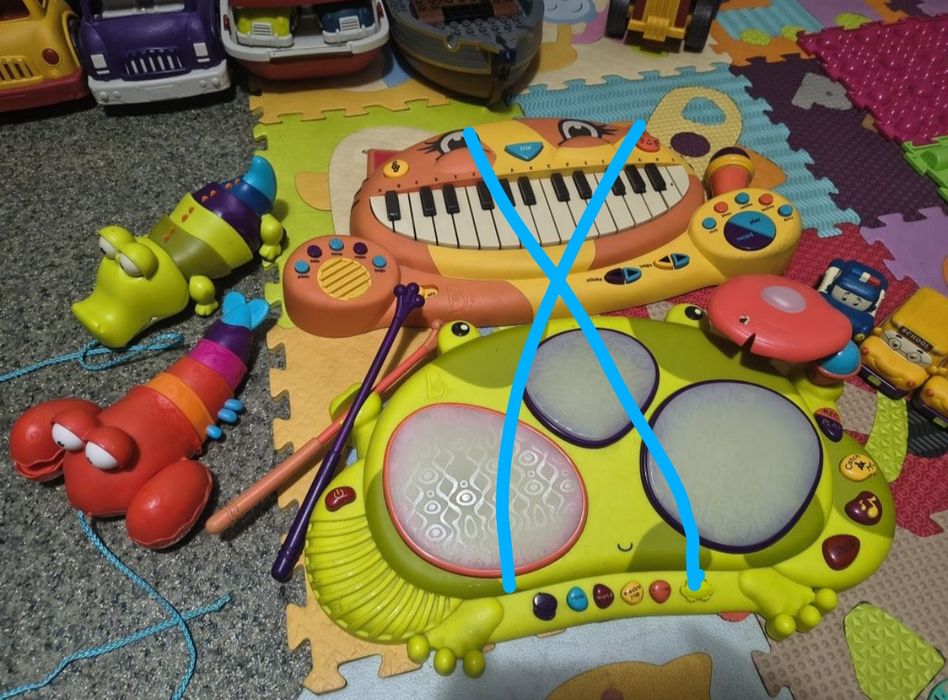 Розпродаж колекції іграшок баттат