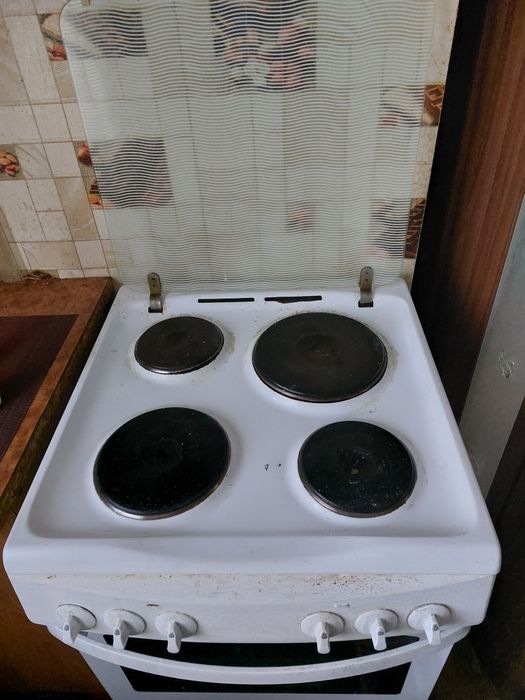 Електрична плита з духовкою Hansa