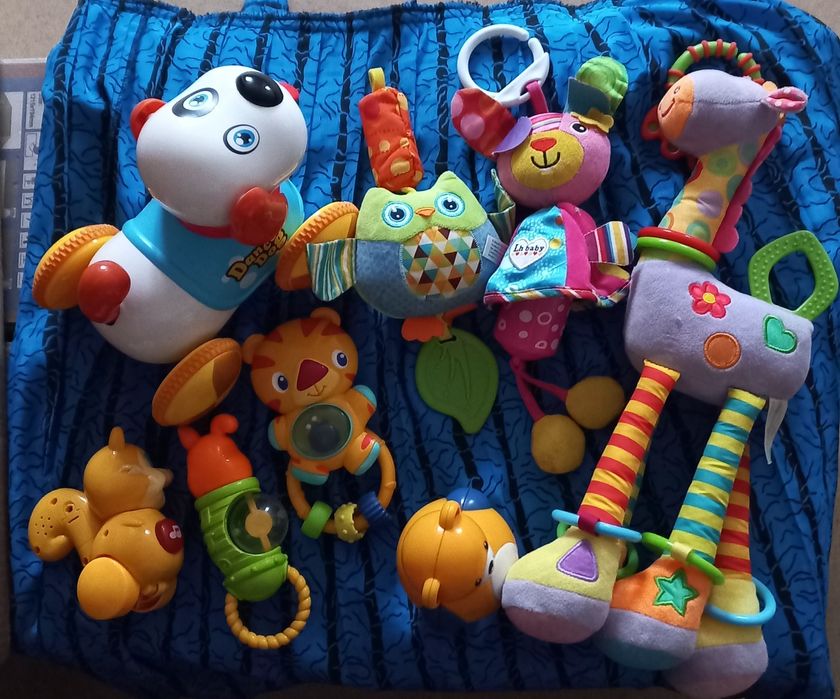 Перші іграшки,на каляску