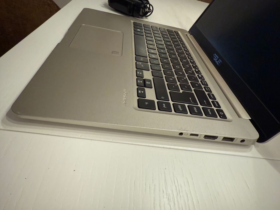 Portátil Asus Vivobook