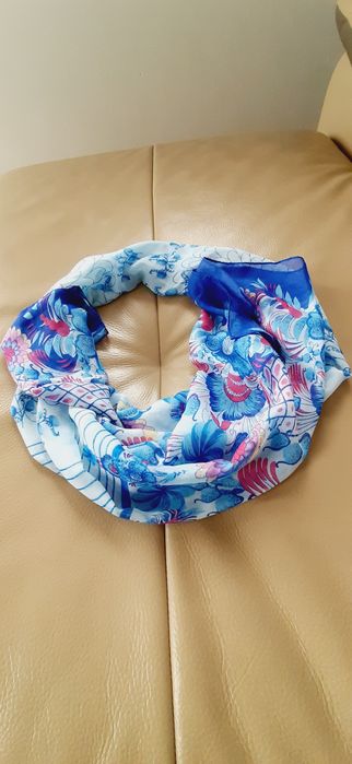 NOWA. Apaszka, chusta, szal