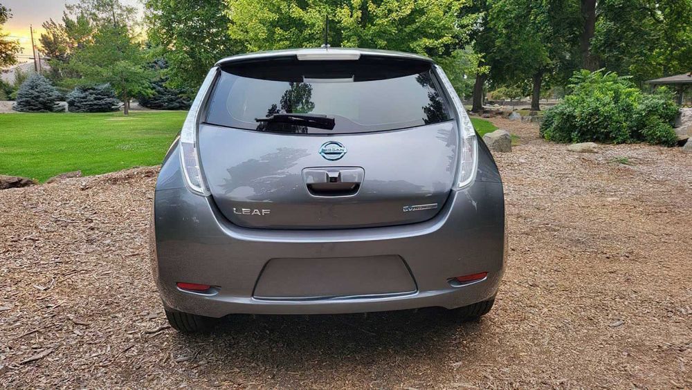 Nissan LEAF S      2015