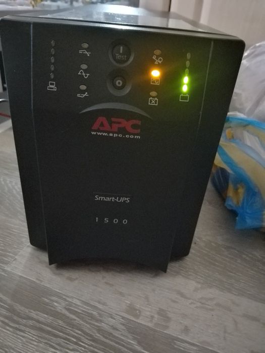 Безперебойник APC Smart UPS 1500