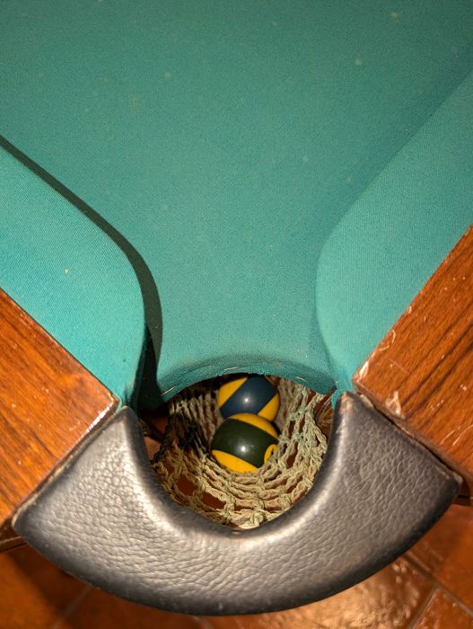 Mesa de Bilhar Profissional (Tampo em Ardósia) + 11 Tacos e Acessórios