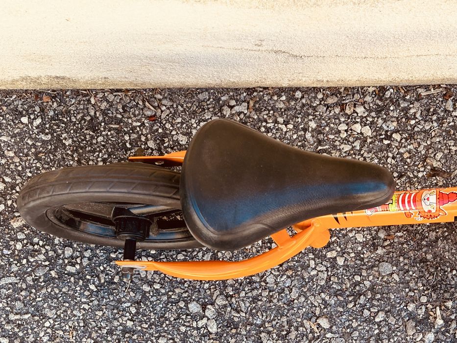 Bicicleta de criança sem pedais decathlon igual a novo !