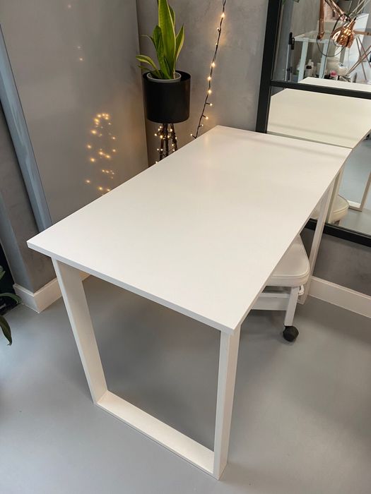 Bialy stolik/biurko