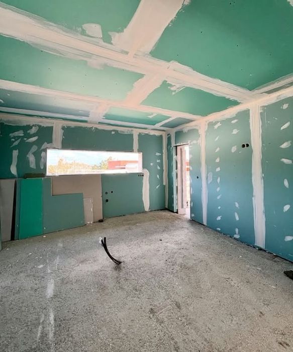 Dany Silva Construções / Remodelações, Pladour, Pintura, Impermeabilização, Pechelaria entre outros
