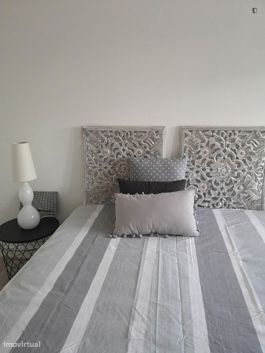 Quarto - localizado em Amadora Lisbon