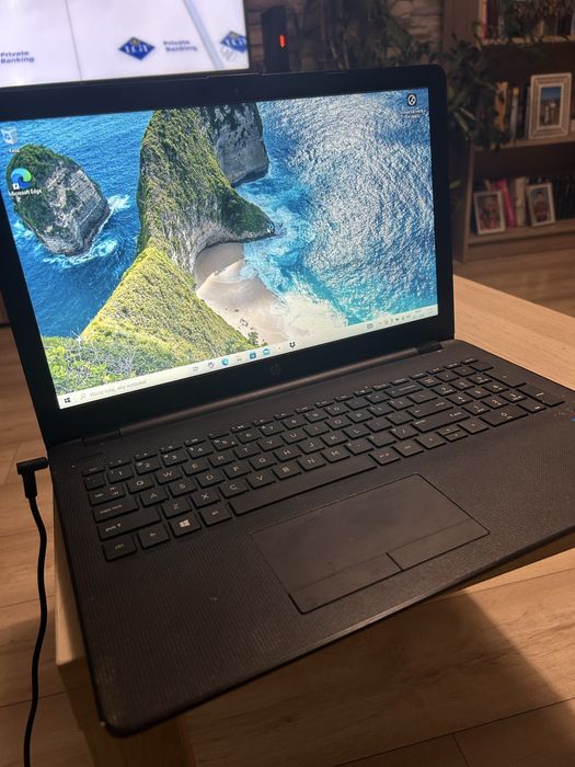 Laptop HP czarny