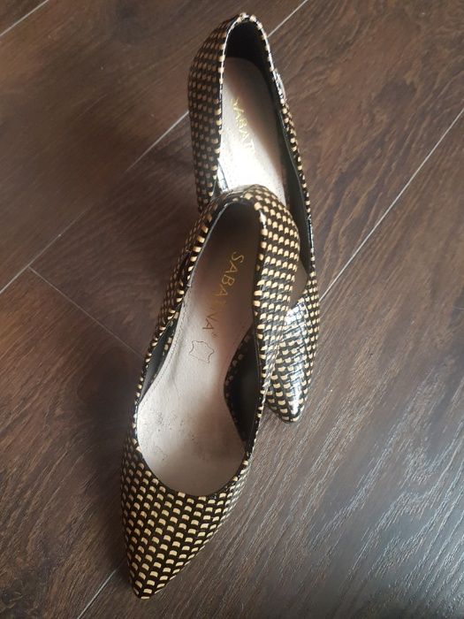 Eleganckie Czółenka Szpilki lakierowane Sabatina rozmiar 38