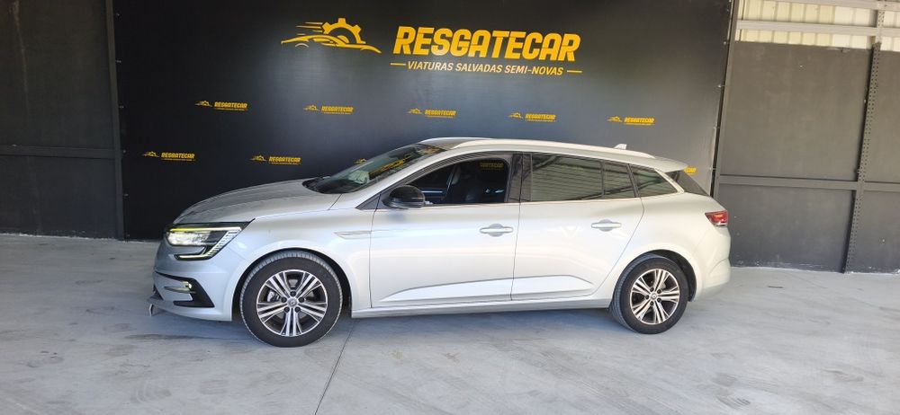 Renault Megane IV salvado