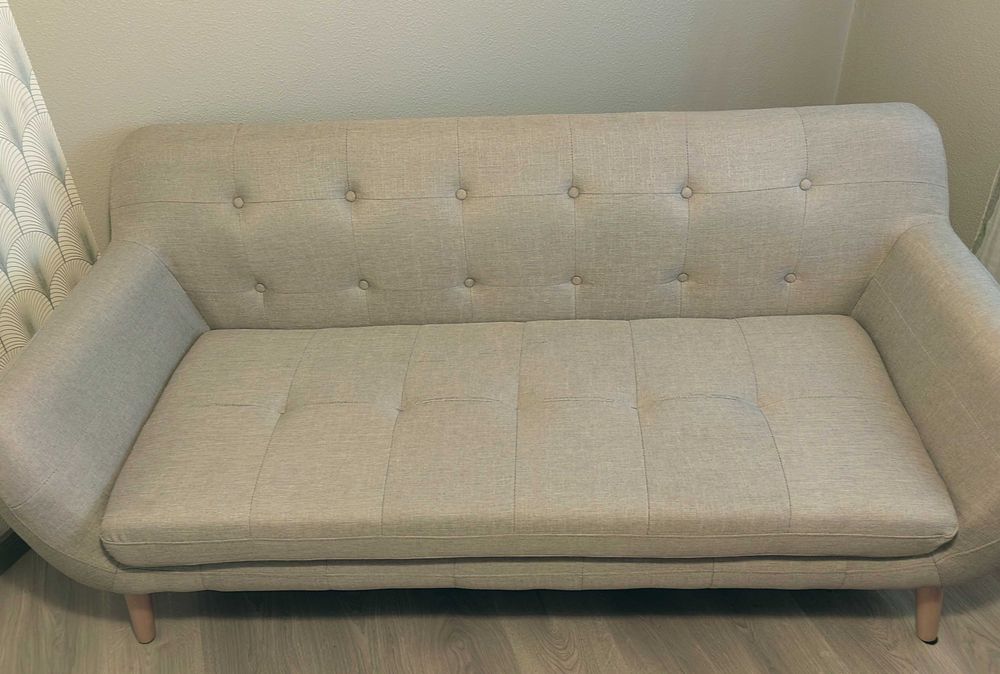 Sofá elegante e recente