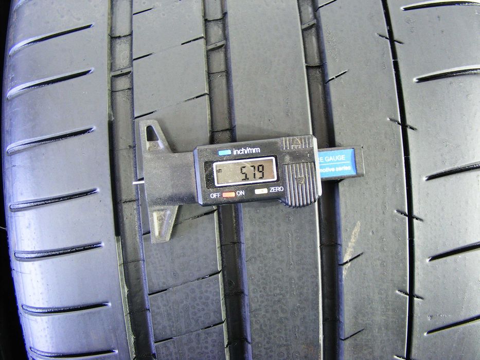Літня гума 295/35/19 -2 шт.Michelin Pilot Super Sport.