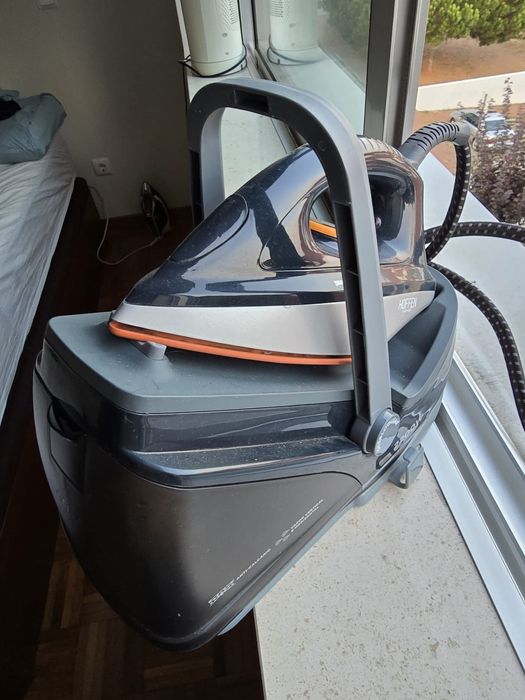 Ferro de engomar com caldeira como Novo.