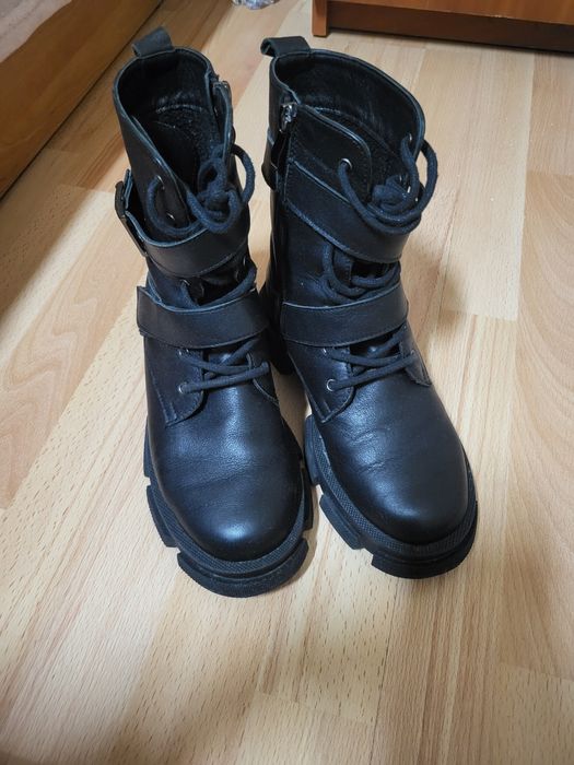 Шкіряні черевики берці