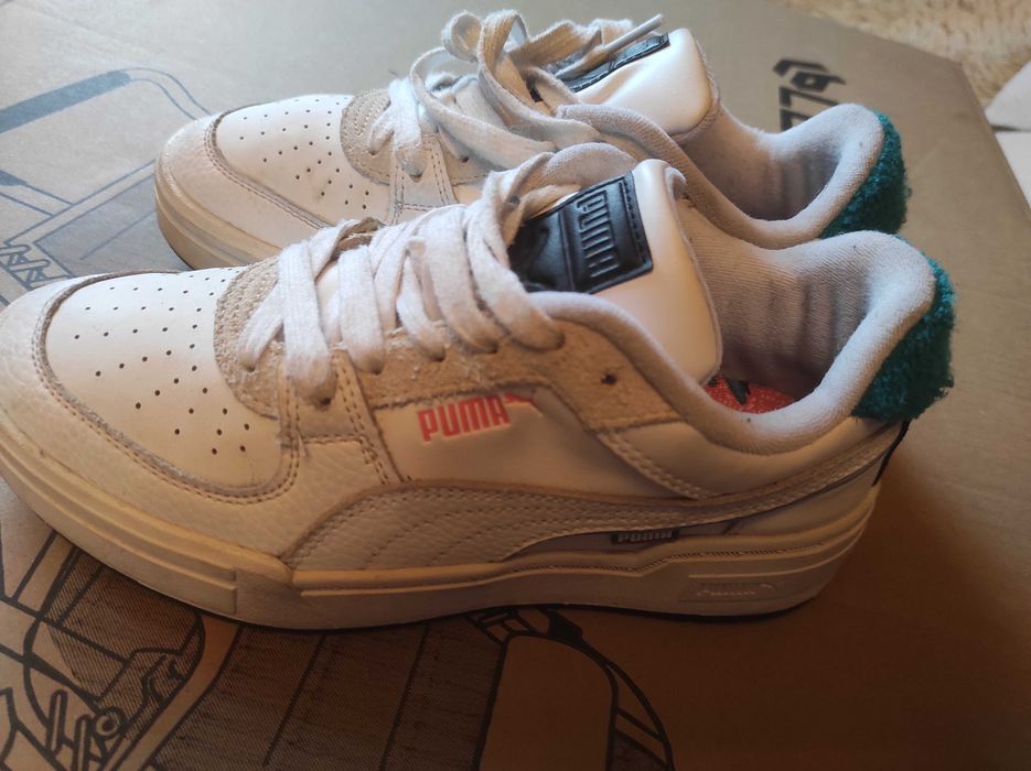 Білі кросівки для жінок від Puma