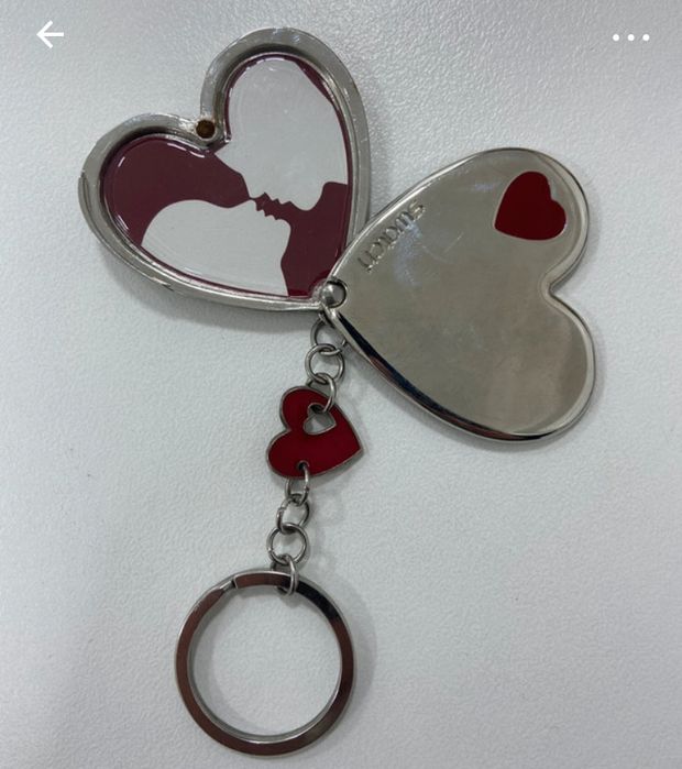 Porta chave em forma de coração e com suporte de fotos