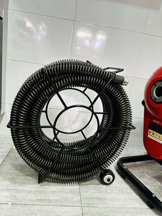 Máquina de limpeza de ralos VEVOR 120FT x 6/5" 1100W Seccional Snake Auger Alimentação manual