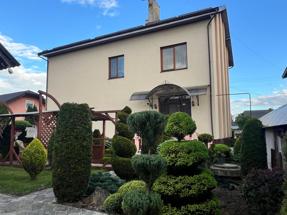 Продаю класний,стильний будинок,всього 10хв до Парку Шевченка та Озера