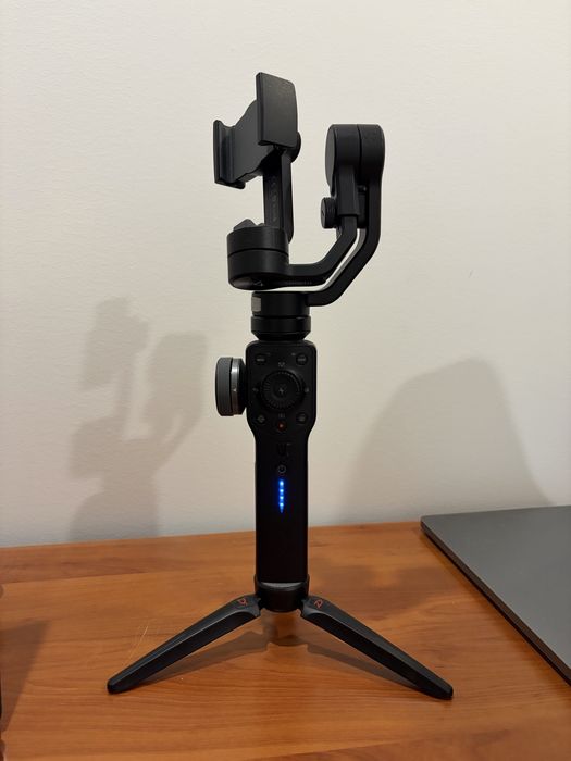 Estabilizador de vídeo para telemóvel (zhiyun smooth 4)