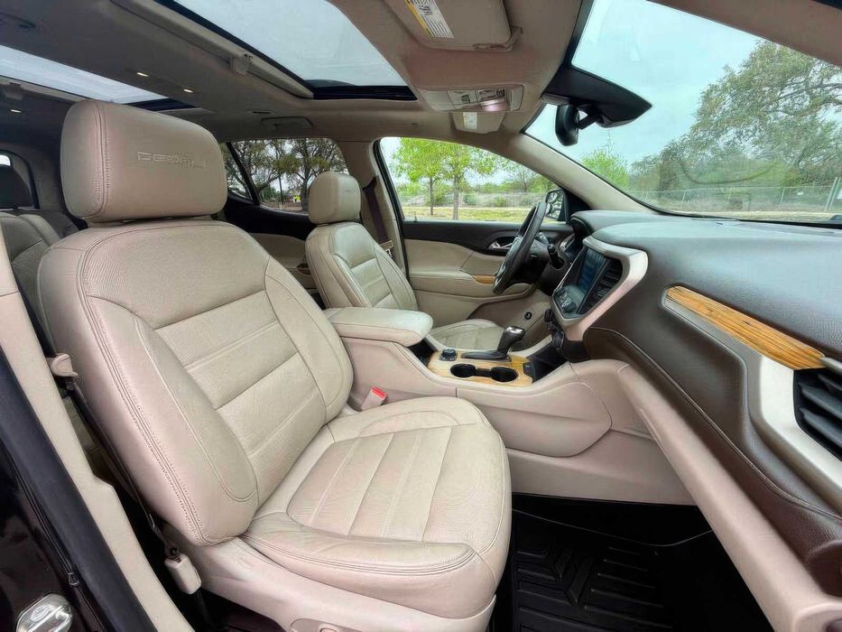 GMC Acadia Denali      2018