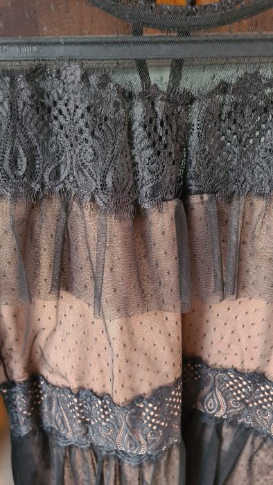 Sukienka koronkowa Zara