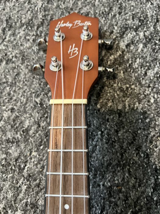 Ukulele koncertowe z akcesoriami Harley Benton