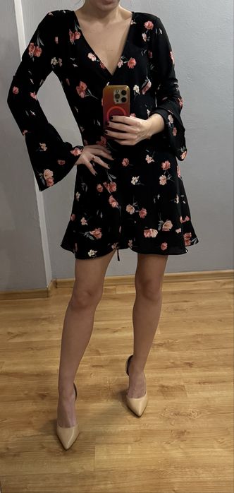 Czarna sukienka w kwiaty H&M
