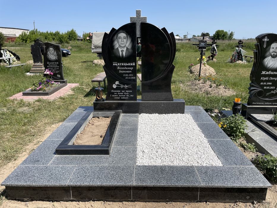 Установка монтаж Памятников , укладка плитки, бетонировка , демонтаж.