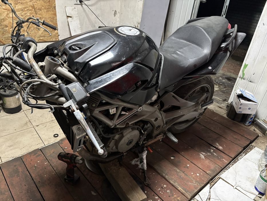 Aprilia hiver 750