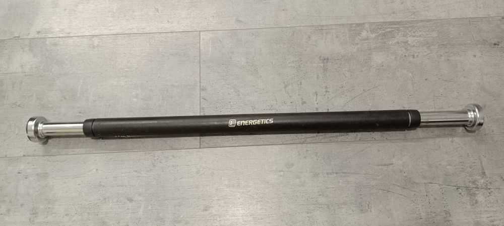 Drążek do podciągania montowany w futryne