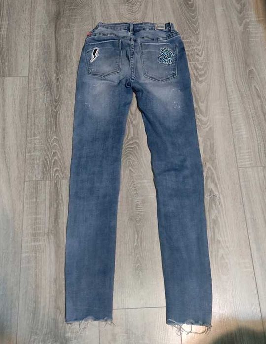 Nowe spodnie jeansowe