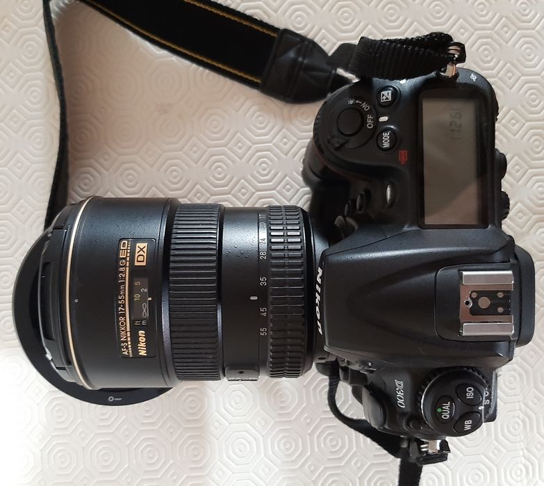 Nikon D300 com grip Nikon e lente 17-55mm f2.8