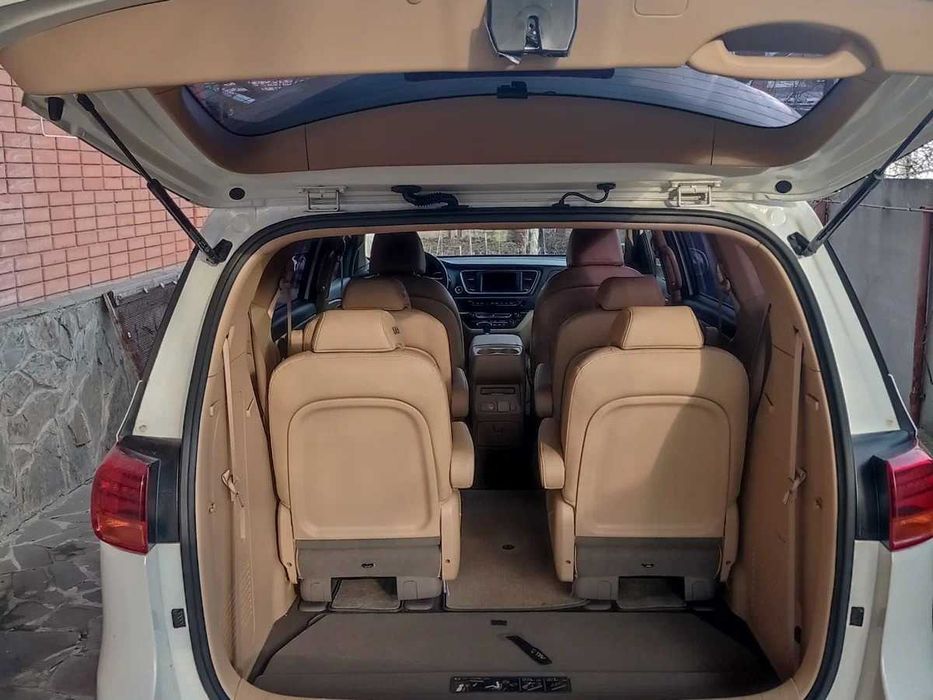 Kia Carnival 2018 сімейний автомобіль