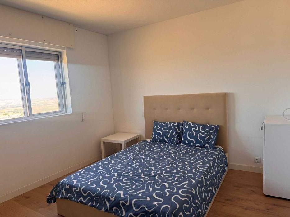 Arrenda-se T2 Remodelado e Mobilado – Despesas Incluídas