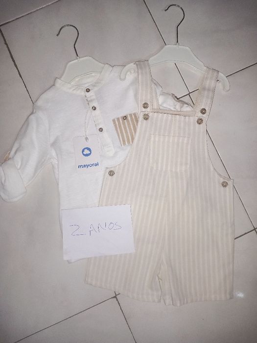 Roupa cerimónia.  Criança